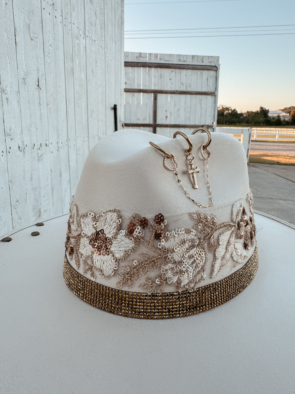 Fedora “Gianna 2.0” in ivory