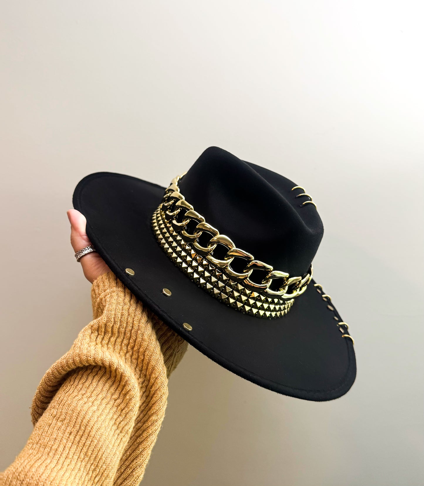 Fedora “Star” gold details