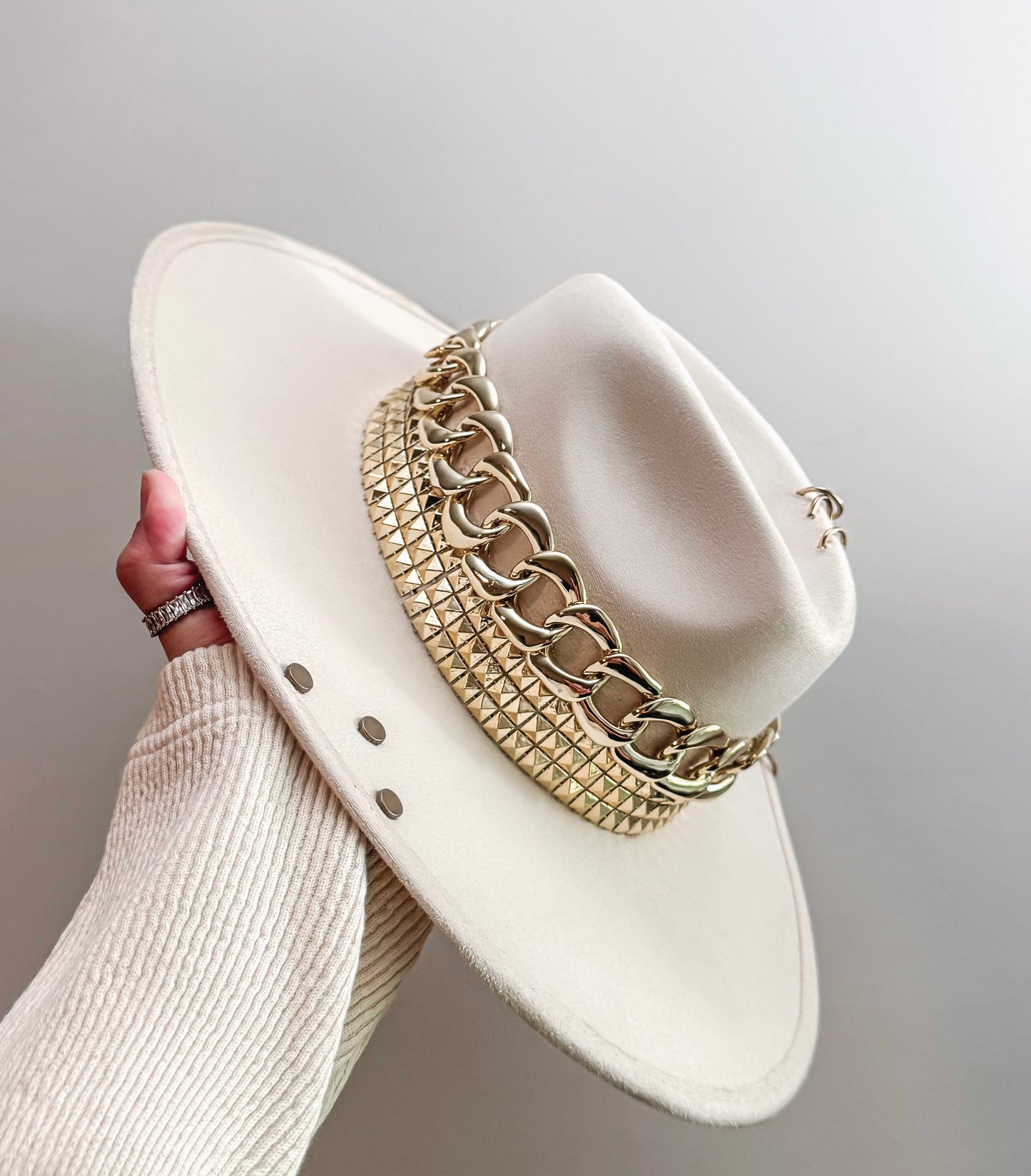 Fedora “Star” gold details