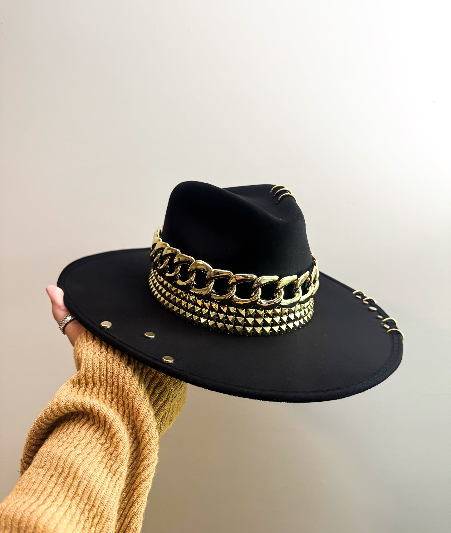 Fedora “Star” gold details