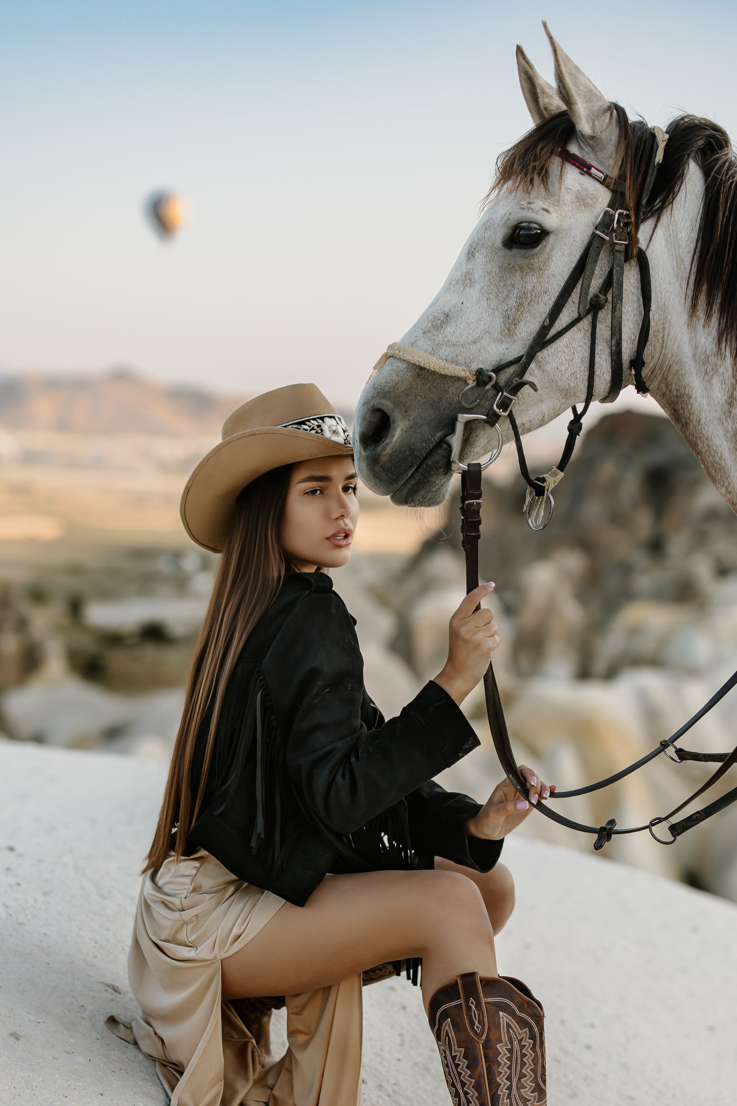 Cowgirl “Millie” in hazelnut/black