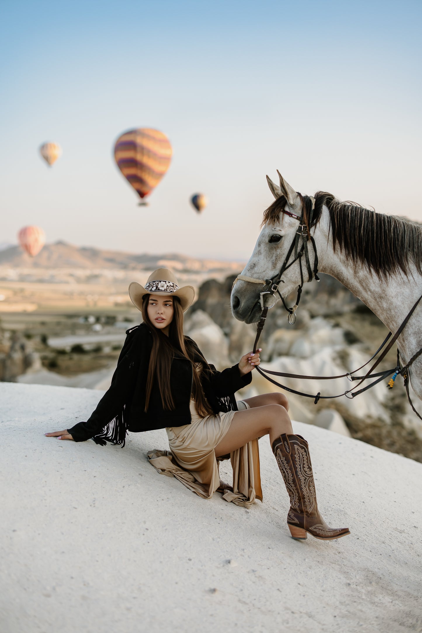 Cowgirl “Millie” in hazelnut/black
