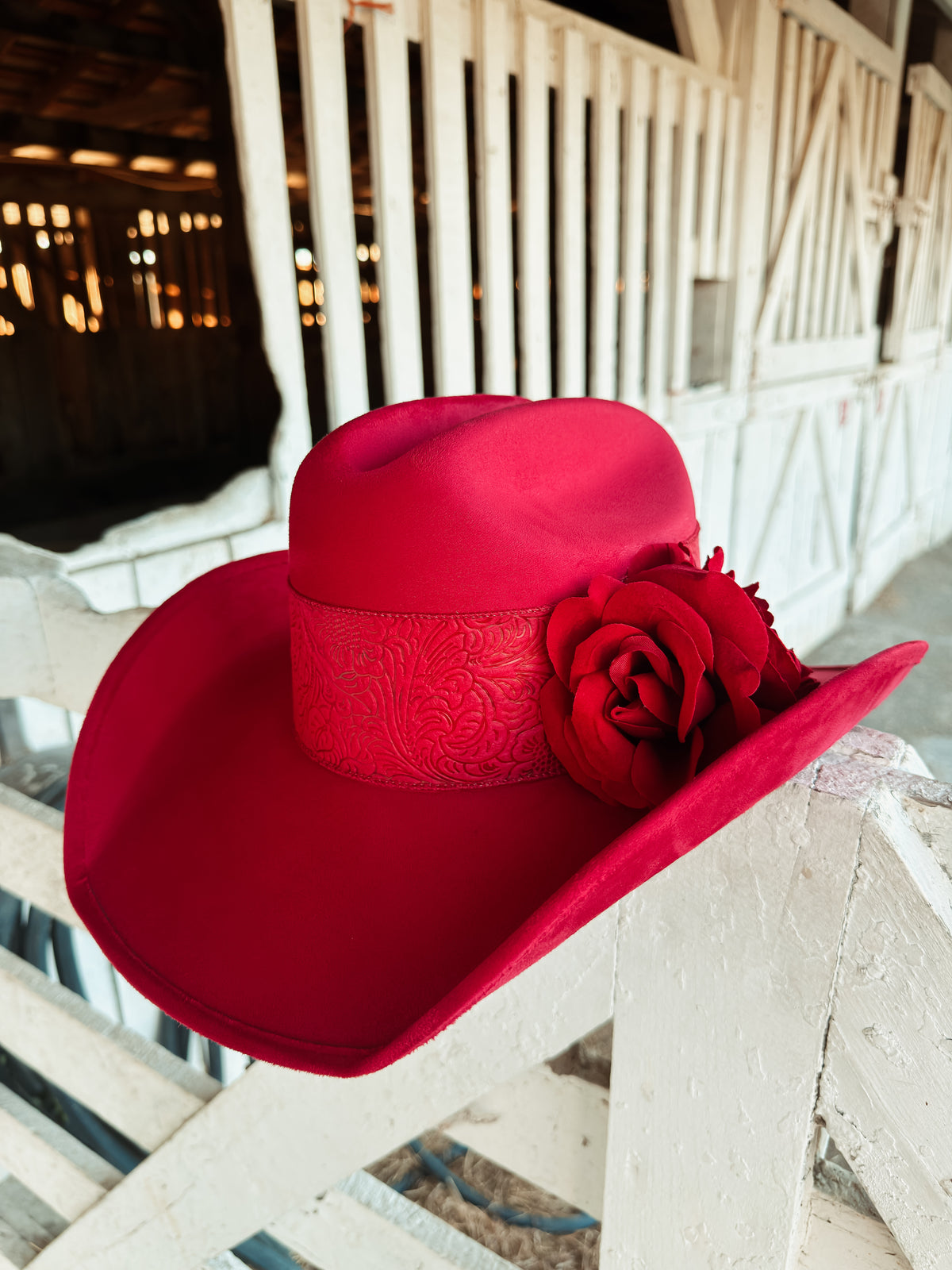 Cowgirl “Rosalia” in cherry red