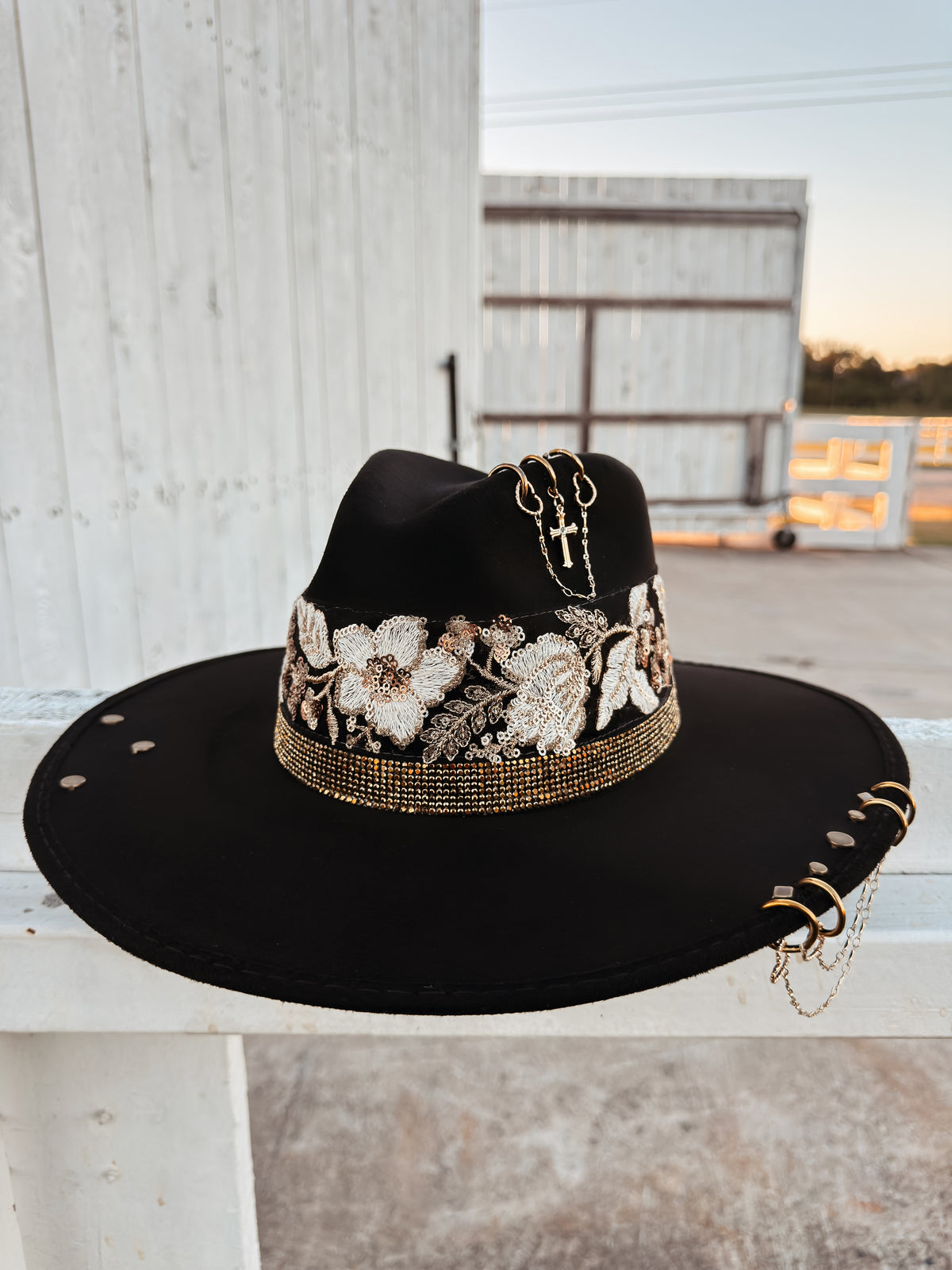Fedora “Gianna 2.0” in black