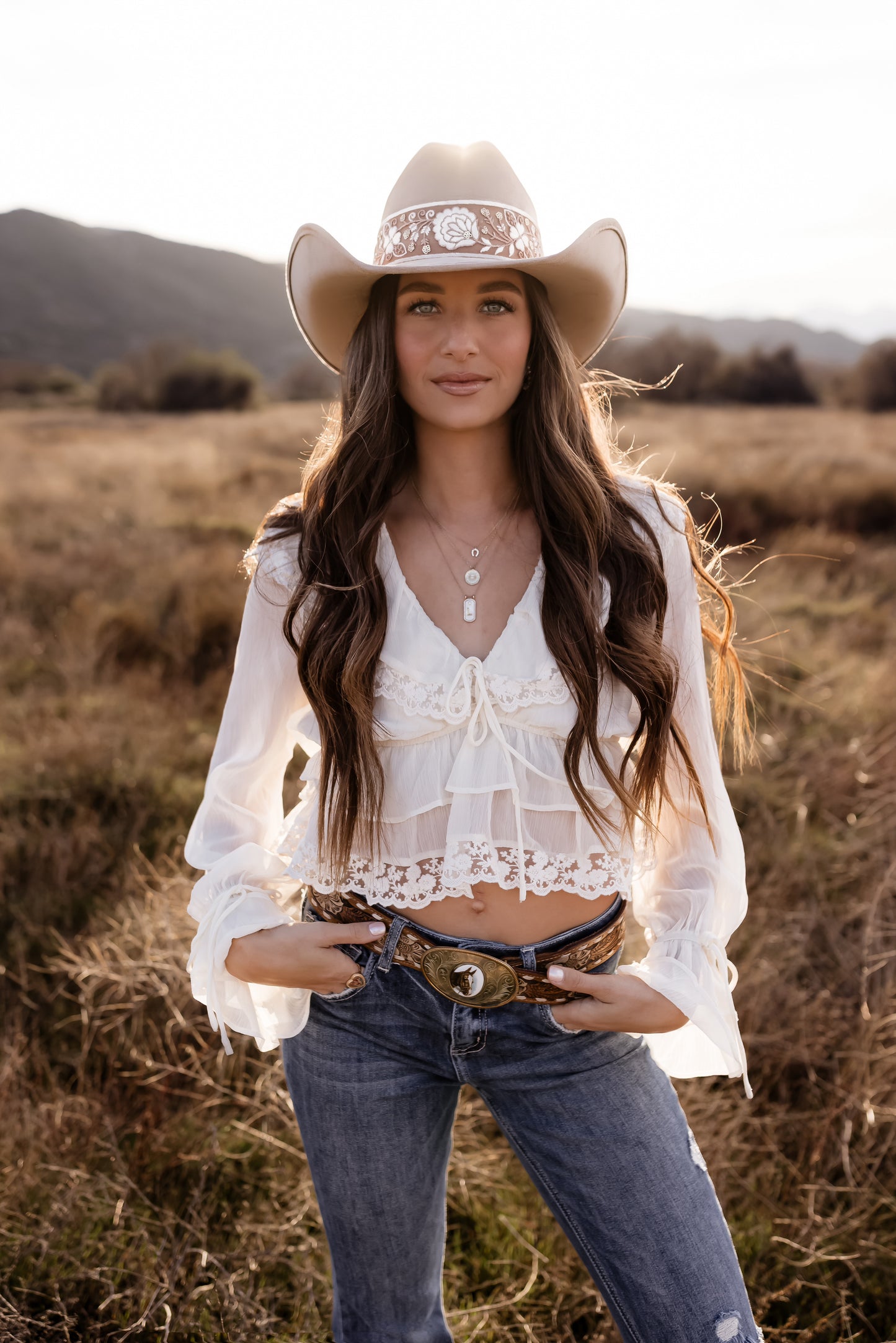 Cowgirl "Isabella" in arena