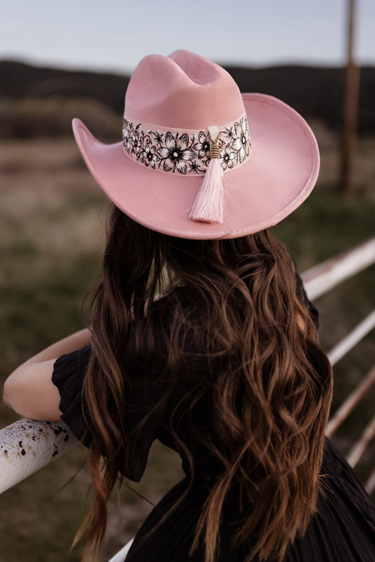 Cowgirl "Dolly" in mauve pink
