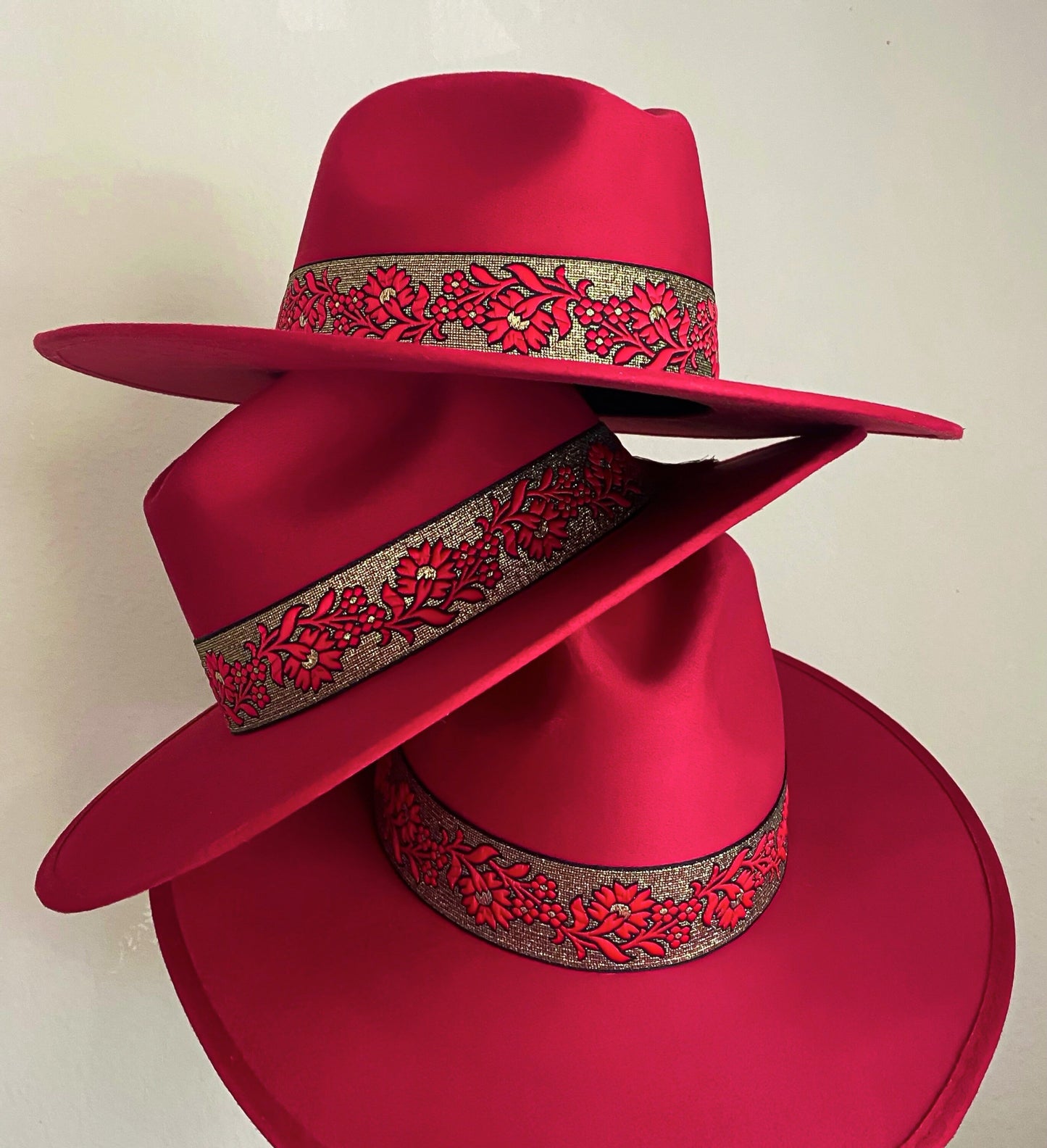 Fedora “Audrey” Cherry Red Ku