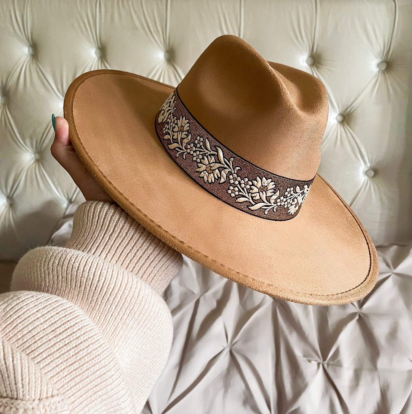 Fedora “Audrey” in hazelnut