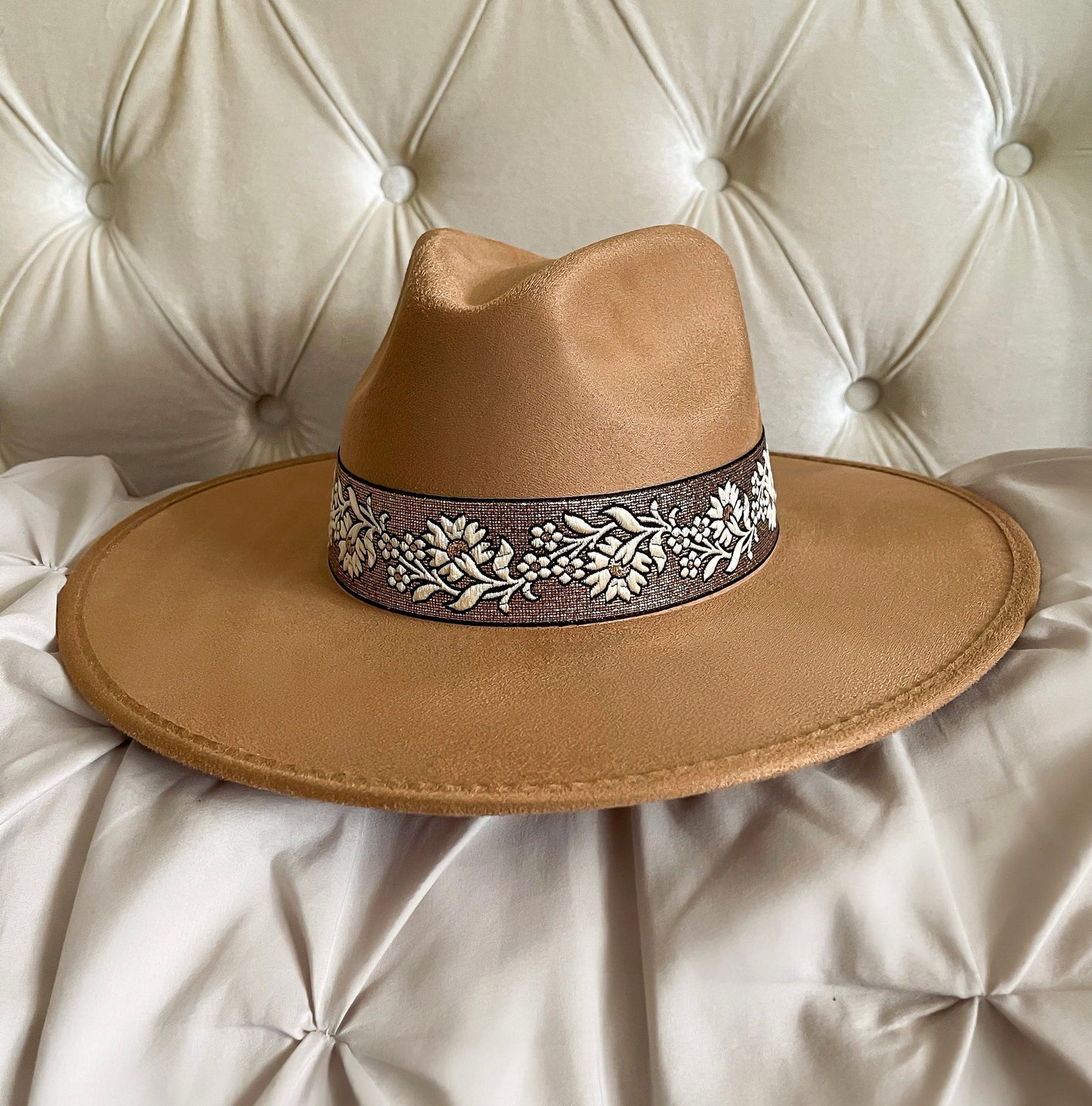 Fedora “Audrey” in hazelnut