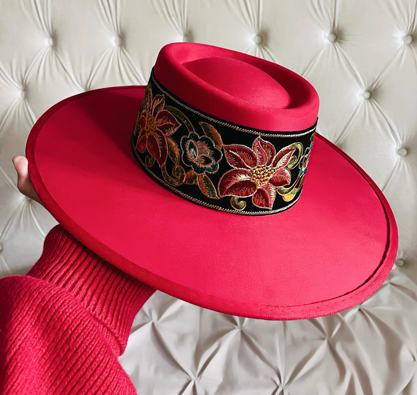 Boater hat “Charlotte” in cherry red